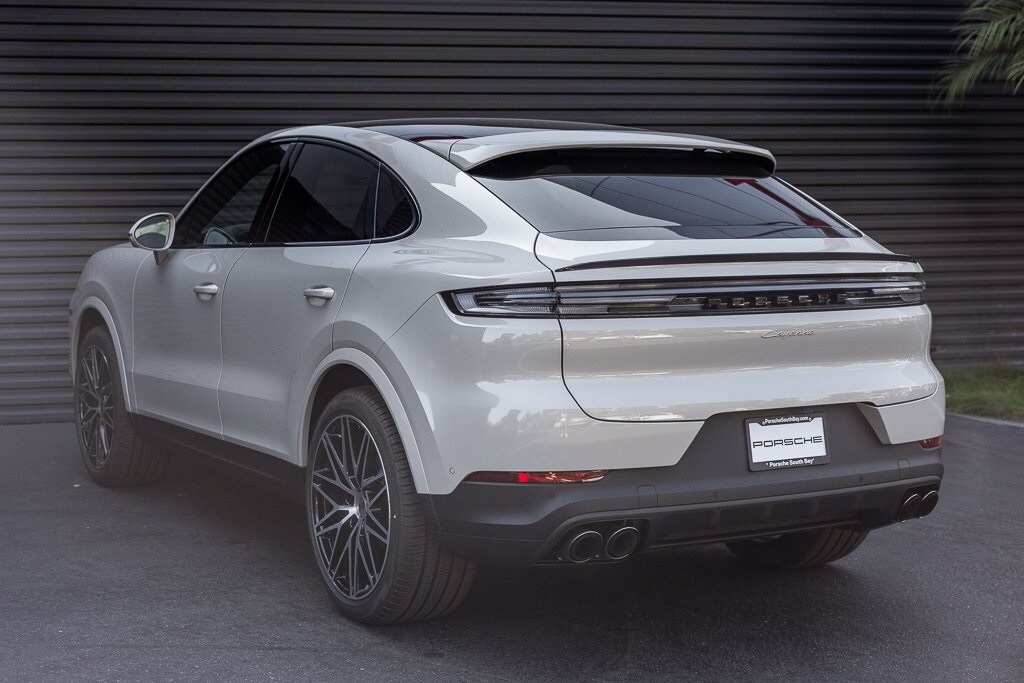 2025 Porsche Cayenne Coupe photo 2