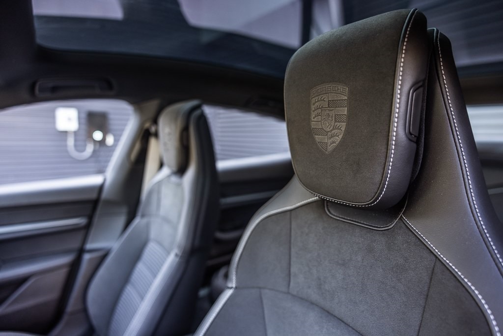 2025 Porsche Taycan photo 14