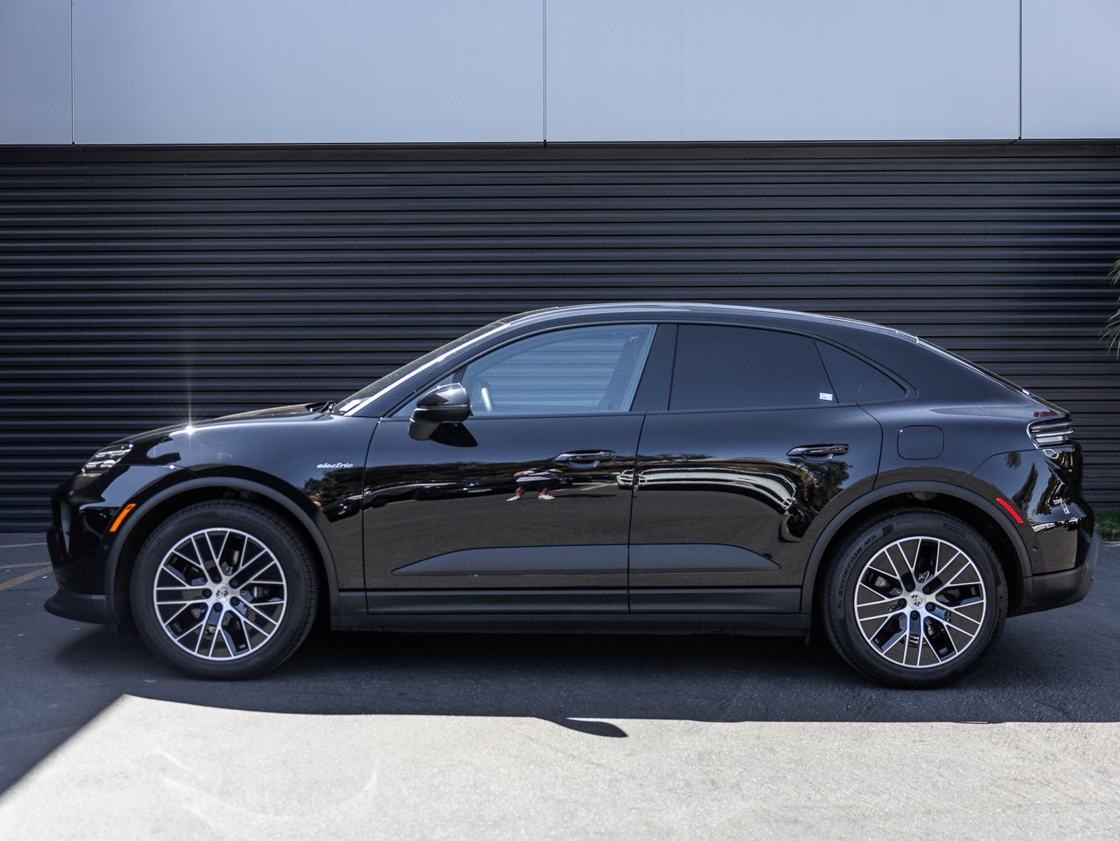 Certified 2025 Porsche Macan Base with VIN WP1AA2XA2SL002583 for sale in Hawthorne, CA