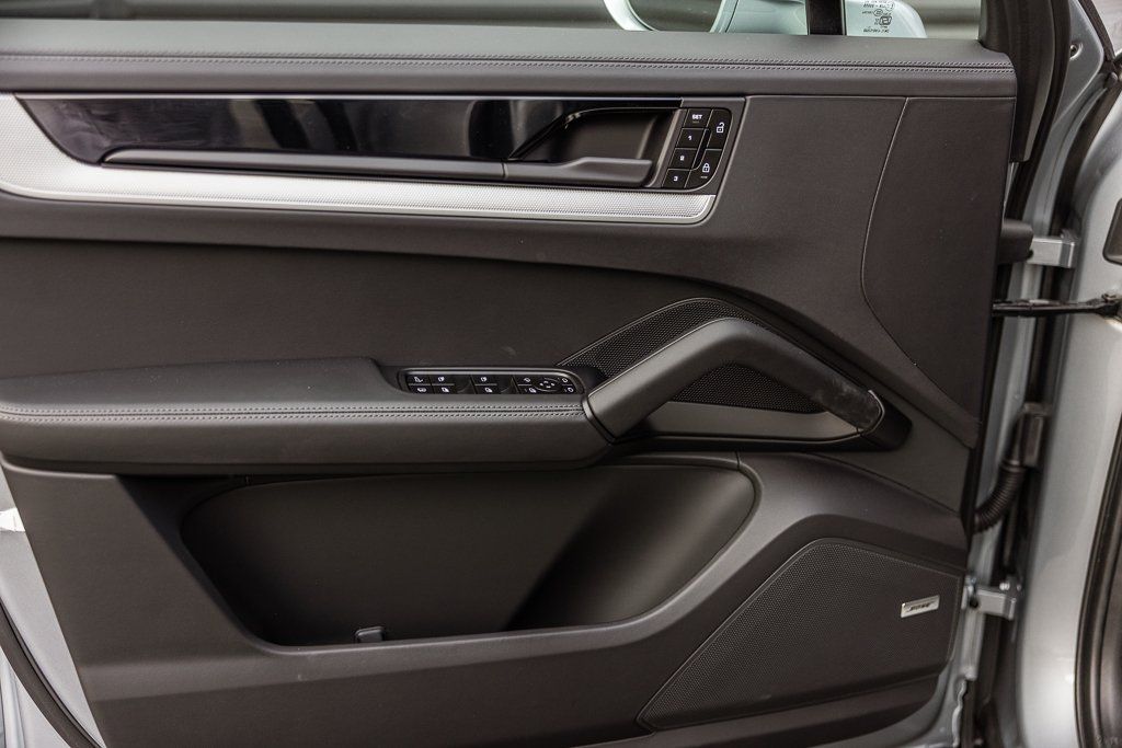 2026 Porsche Cayenne S E-Hybrid - Photo 21