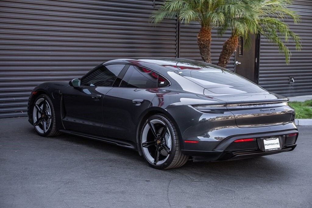 2024 Porsche Taycan GTS photo 3