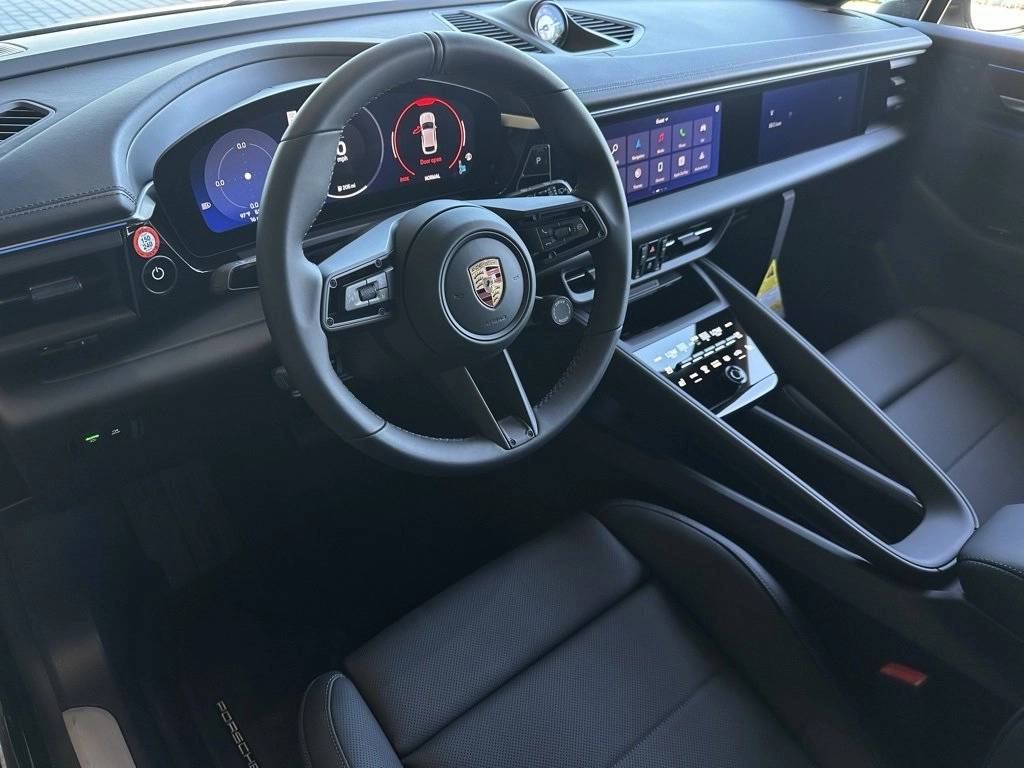 2025 Porsche Macan 4 Electric photo 4