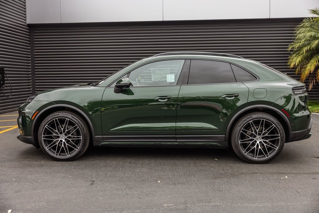 2025 Porsche Macan Electric photo 2
