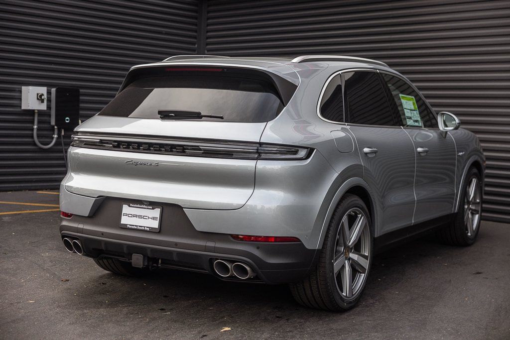 2026 Porsche Cayenne S E-Hybrid - Photo 9