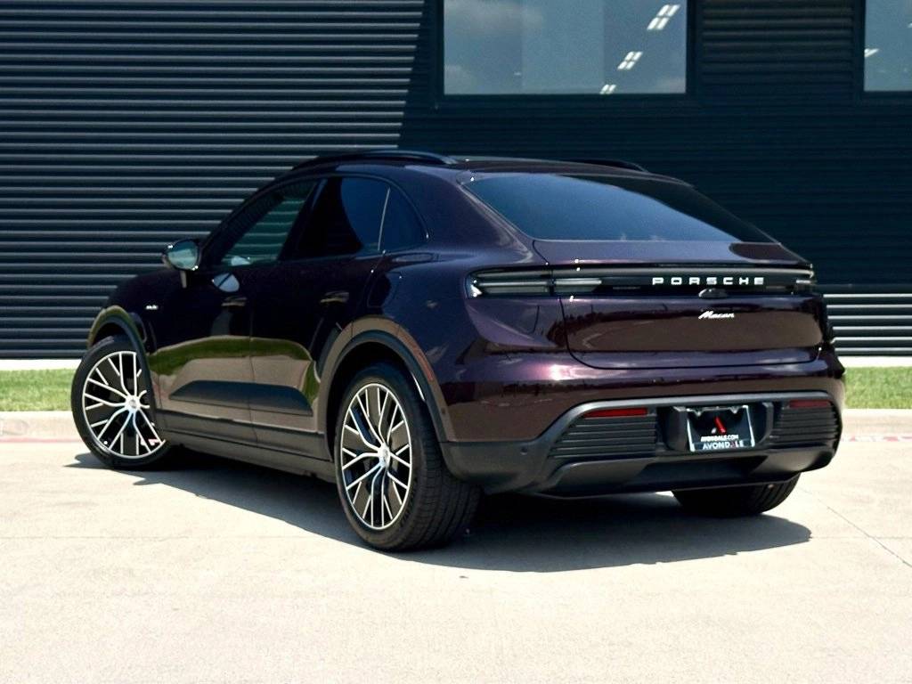 2025 Porsche Macan Electric photo 3