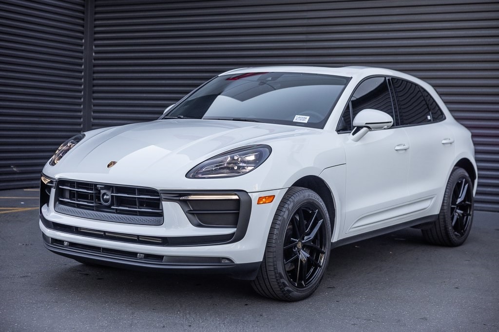 2023 Porsche Macan T's photo