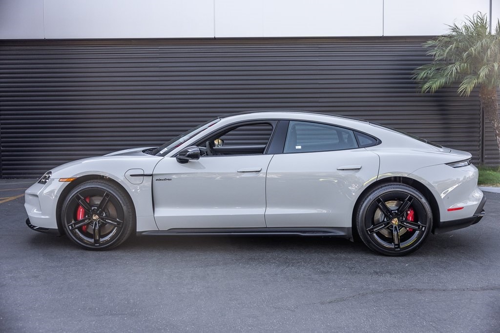 2025 Porsche Taycan GTS photo 3