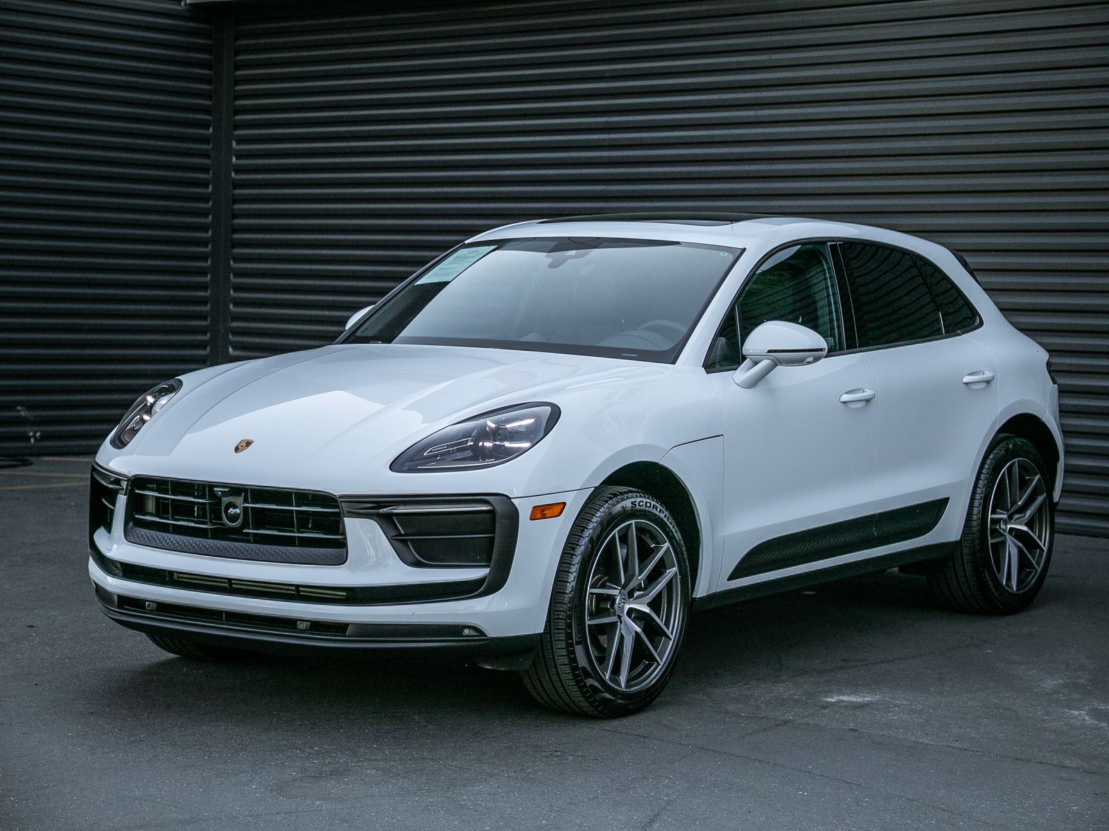 2025 Porsche Macan's photo