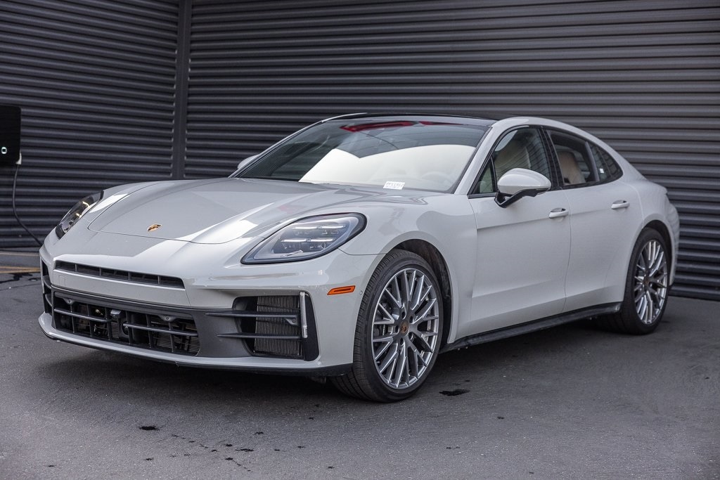 2025 Porsche Panamera Base's photo