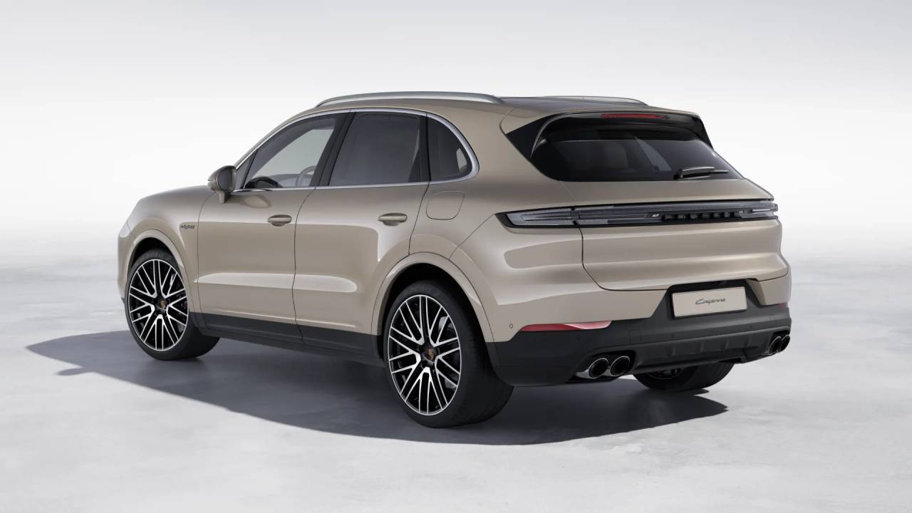 2026 Porsche Cayenne E-Hybrid photo 3