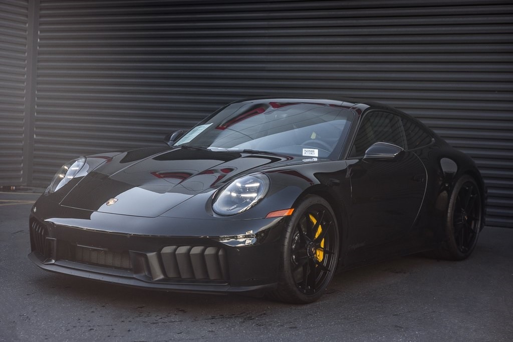 2026 Porsche 911 GTS's photo