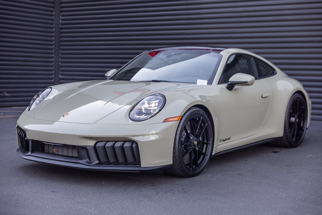 2026 Porsche 911 GTS's photo