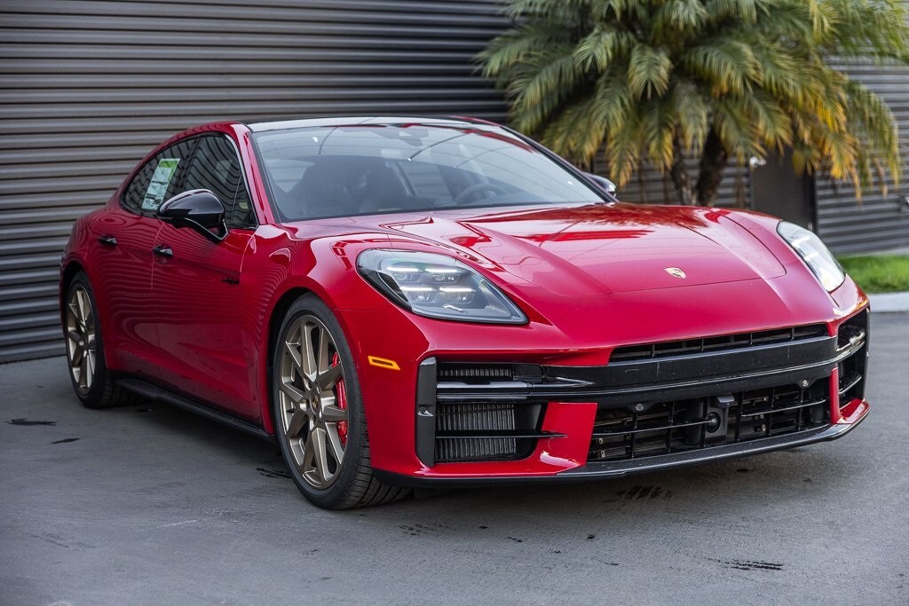 2025 Porsche Panamera E-Hybrid 4S photo 3