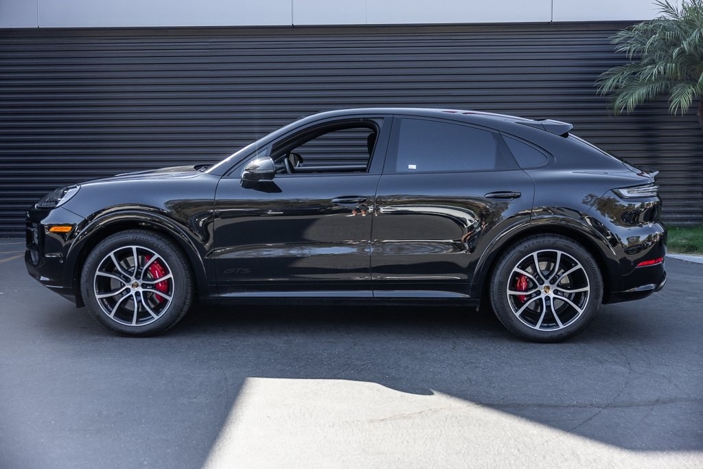2025 Porsche Cayenne Coupe GTS photo 2