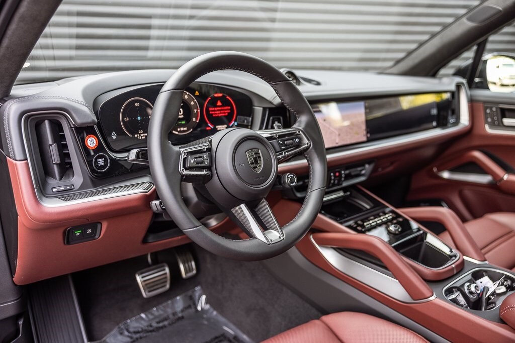 2025 Porsche Cayenne E-Hybrid Turbo photo 4