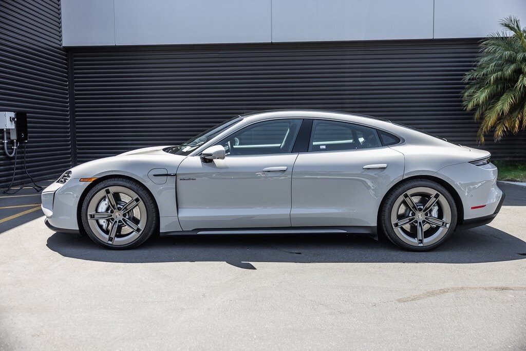 2025 Porsche Taycan Turbo photo 2