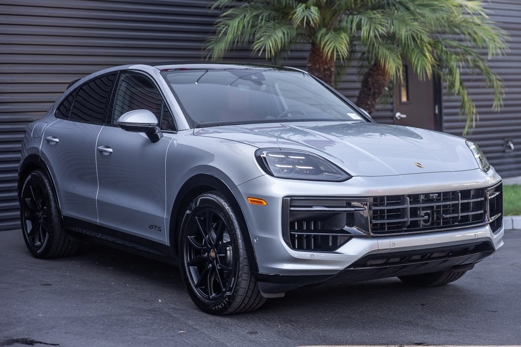 2025 Porsche Cayenne Coupe GTS photo 6