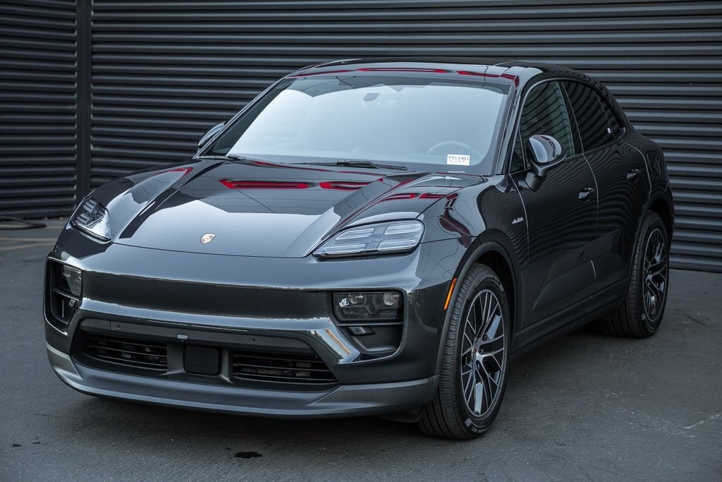 2025 Porsche Macan Base