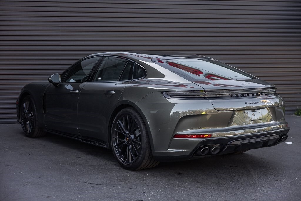 2025 Porsche Panamera GTS photo 4
