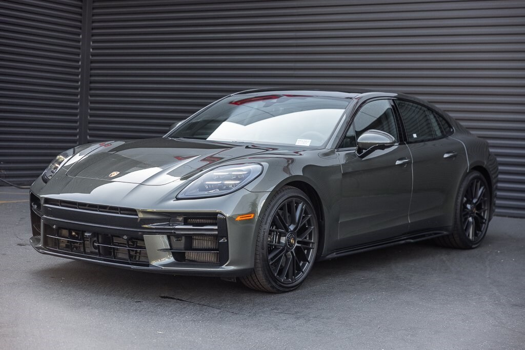 2025 Porsche Panamera GTS photo 2