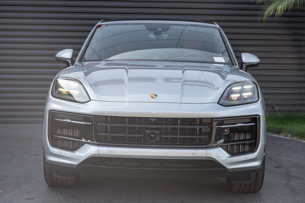 2025 Porsche Cayenne Coupe GTS photo 8
