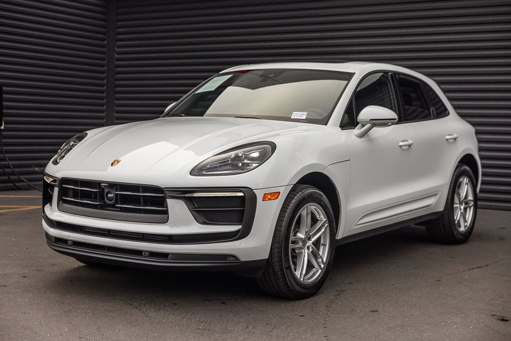 2025 Porsche Macan T