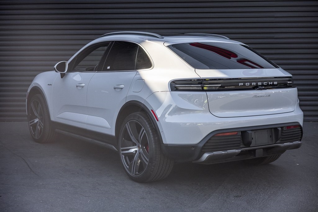 2025 Porsche Macan Electric photo 4