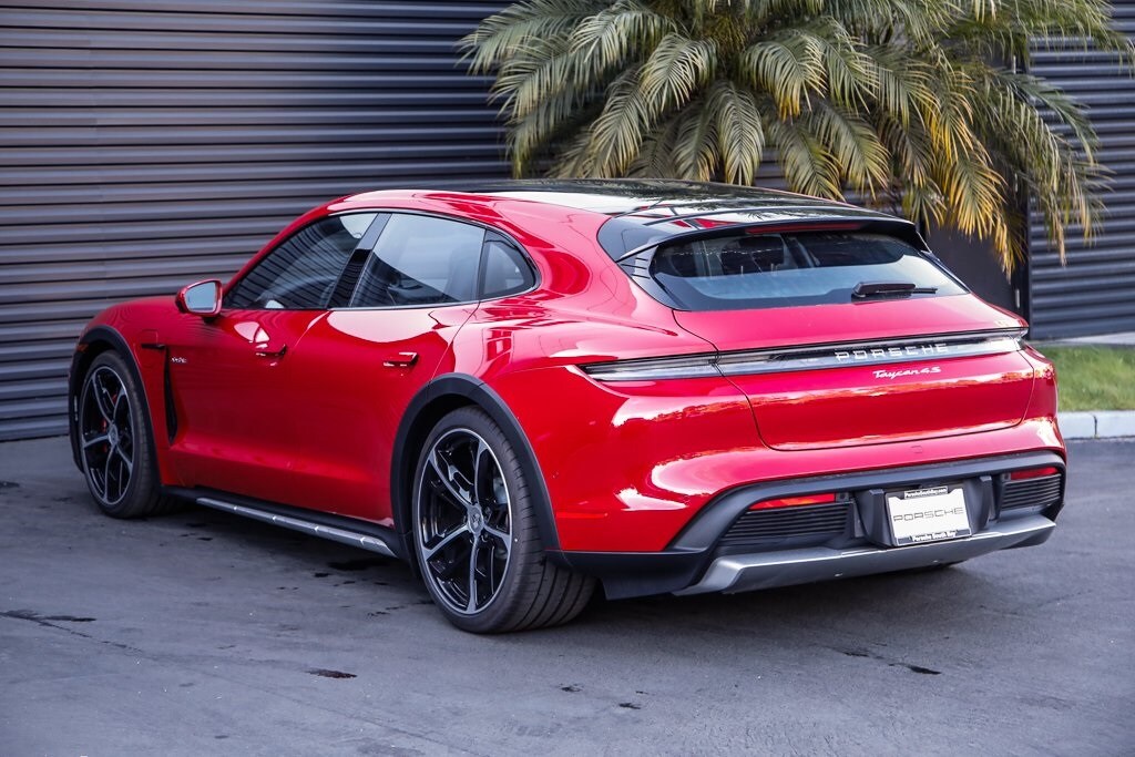 2025 Porsche Taycan Cross Turismo 4S photo 4
