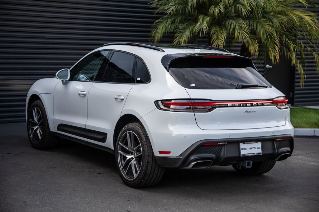 2023 Porsche Macan T photo 3