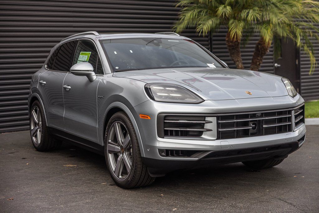 2026 Porsche Cayenne S E-Hybrid - Photo 6