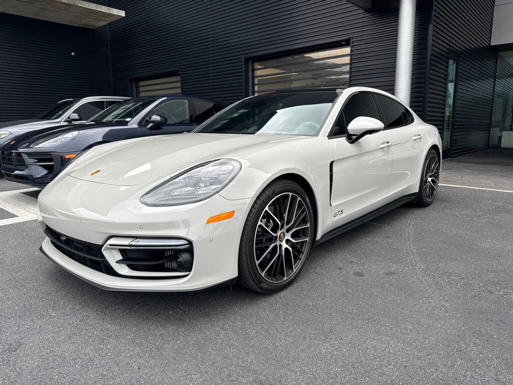 2022 Porsche Panamera GTS's photo
