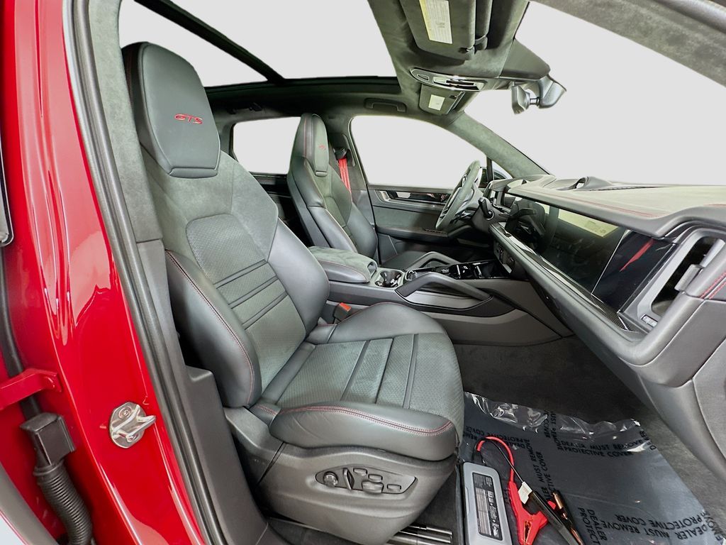 2025 Porsche Cayenne GTS - Photo 30