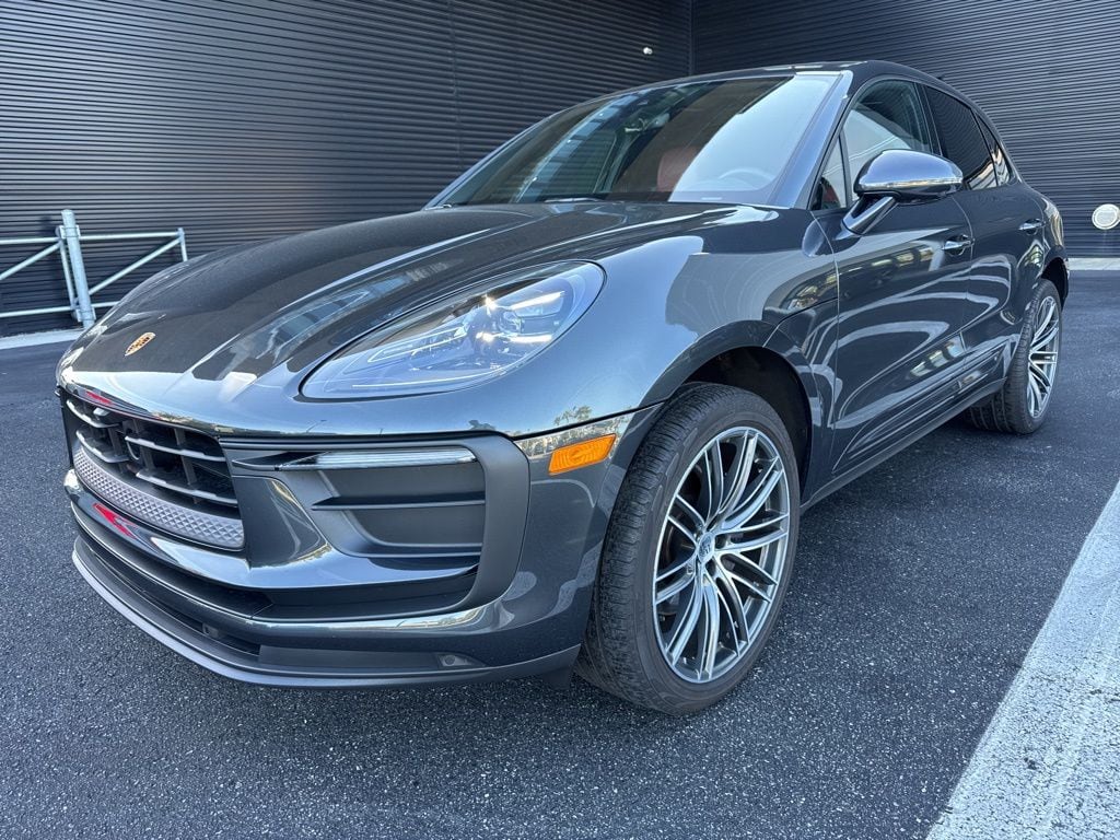 2025 Porsche Macan's photo
