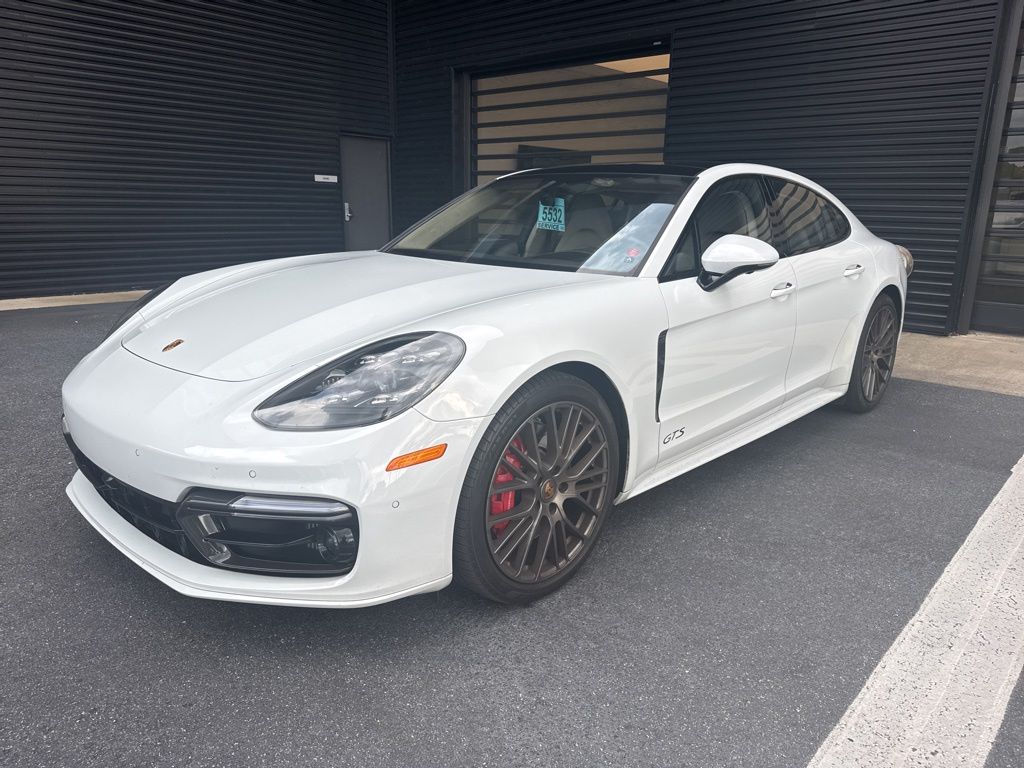 2023 Porsche Panamera GTS's photo