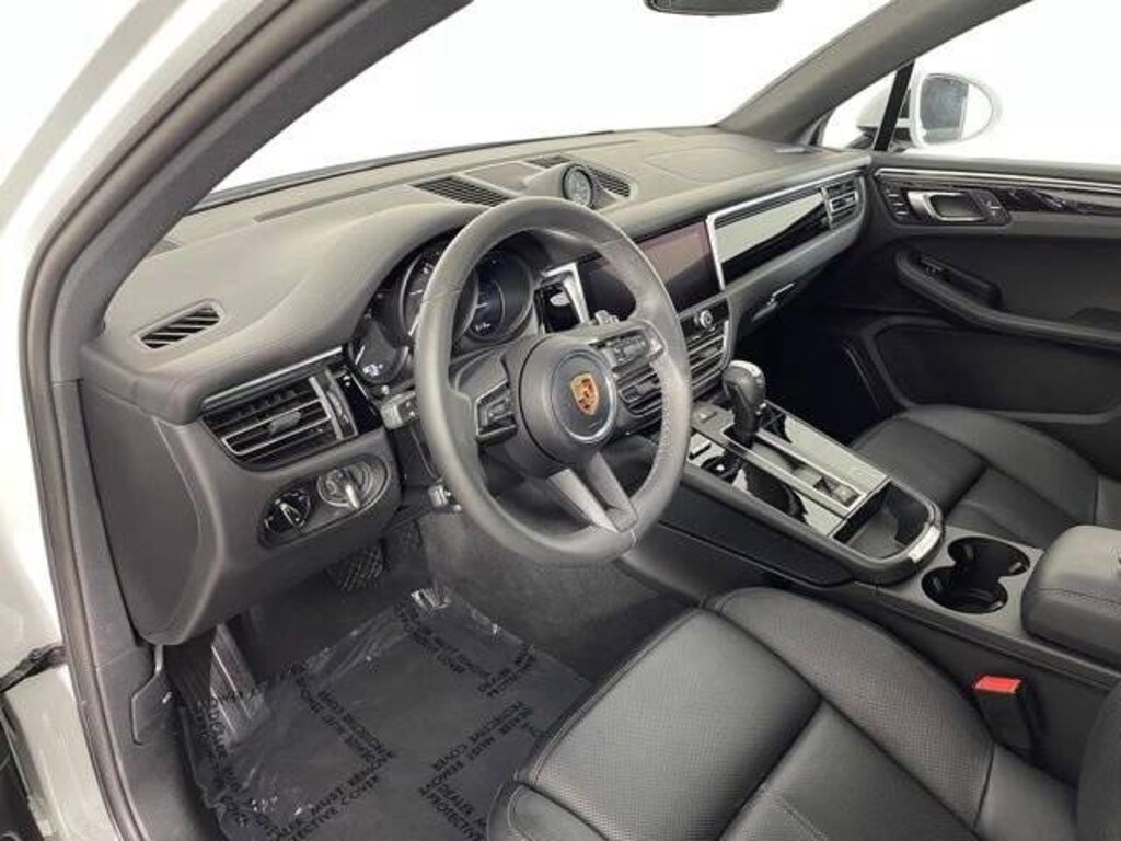 New 2025 Porsche Macan  SUV