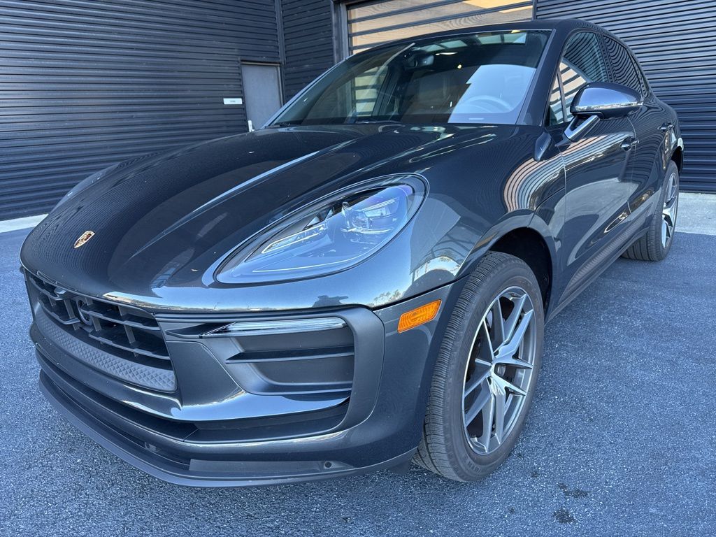 2023 Porsche Macan Base