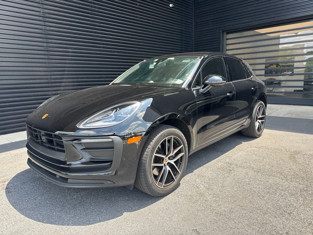 2023 Porsche Macan's photo