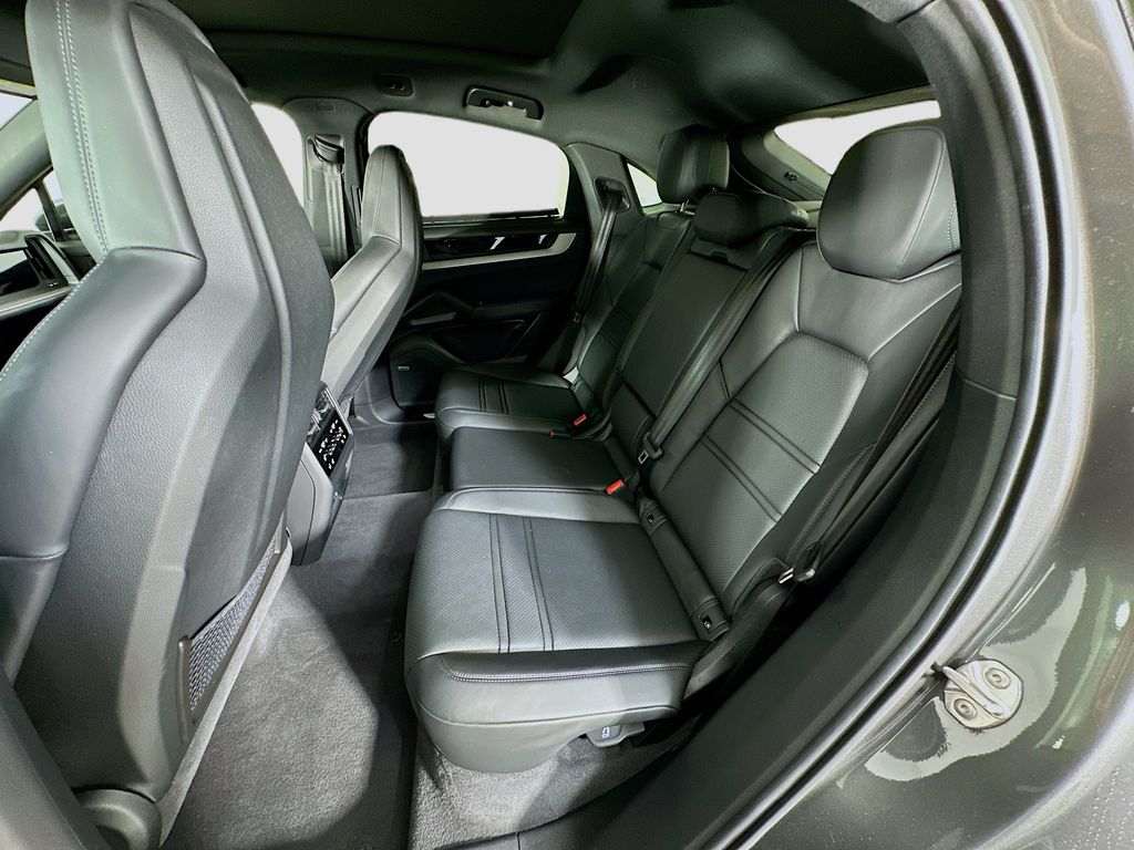2025 Porsche Cayenne Coup E-Hybrid - Photo 24