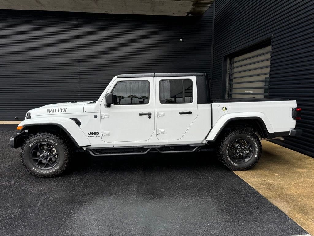 Used 2024 Jeep Gladiator Willys Truck