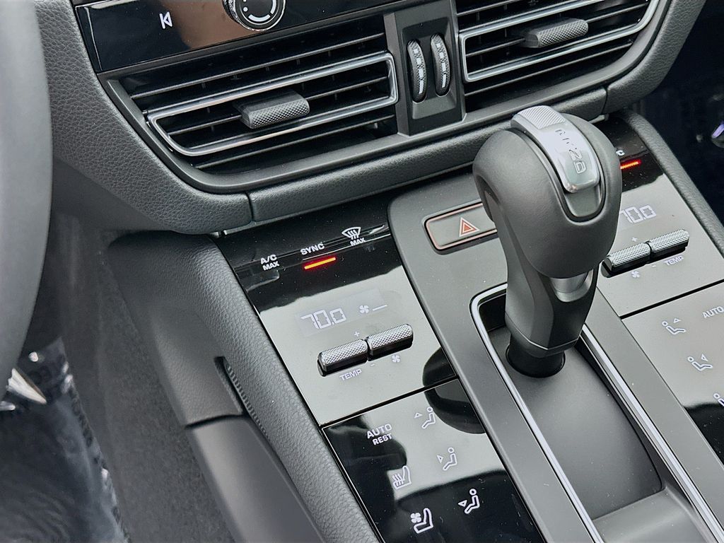 2026 Porsche Macan GTS - Photo 18