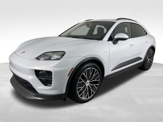 2025 Porsche Macan Base