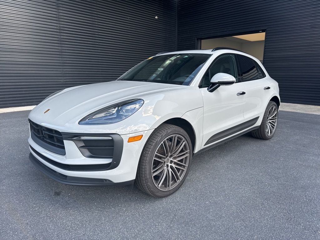 2023 Porsche Macan's photo