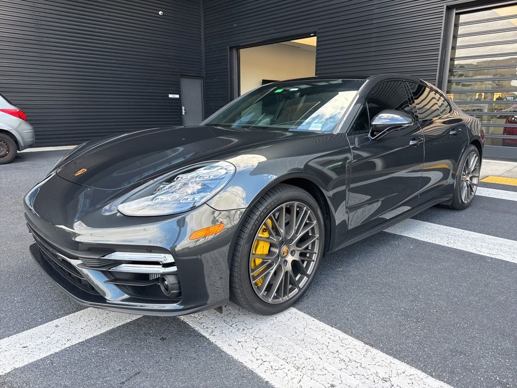 2023 Porsche Panamera Turbo S's photo