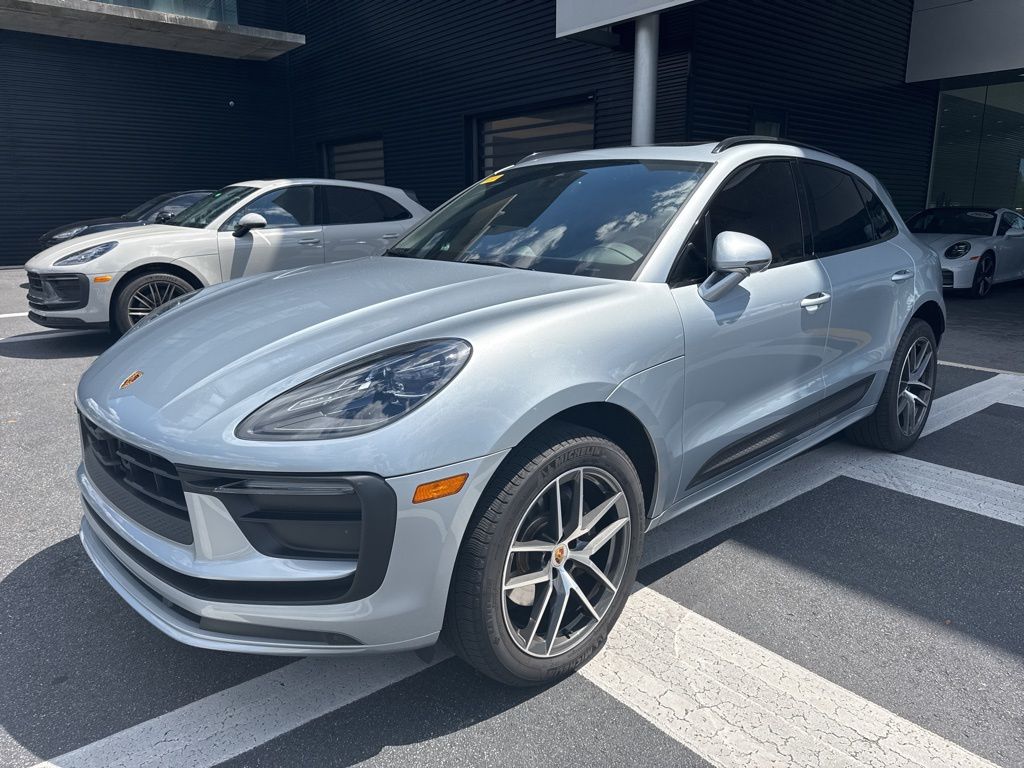 2023 Porsche Macan Base
