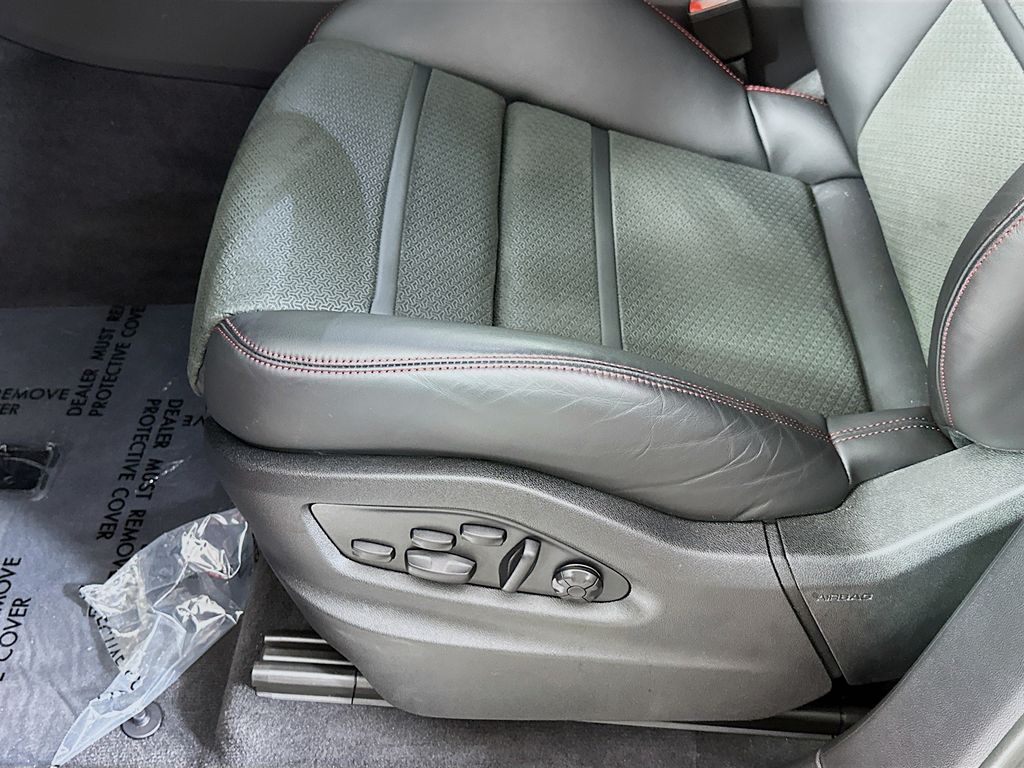 2025 Porsche Cayenne GTS - Photo 22