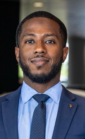 Staff member D'mani Smith from ID_04350cff8a9b