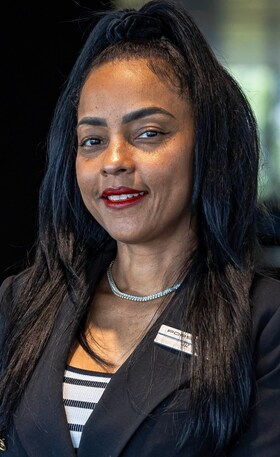 Staff member Liz Ventura from ID_04350cff8a9b