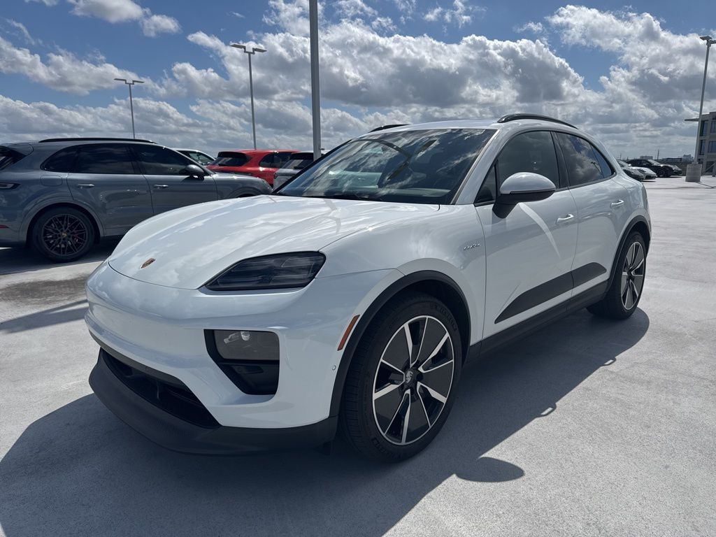 2024 Porsche Macan Base