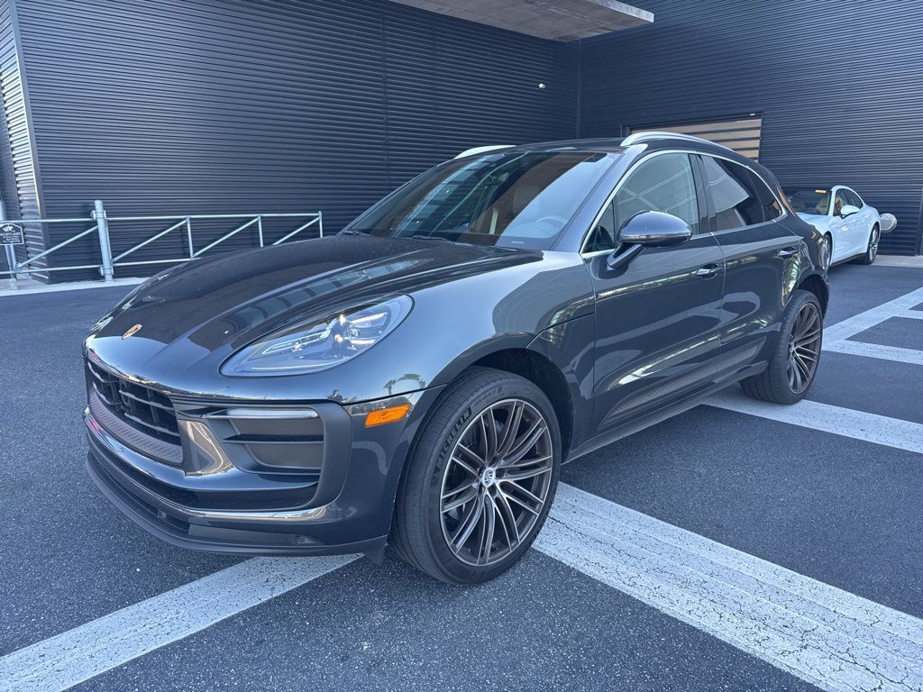 2024 Porsche Macan T's photo