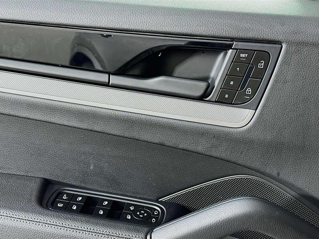 2025 Porsche Cayenne Coup E-Hybrid - Photo 20